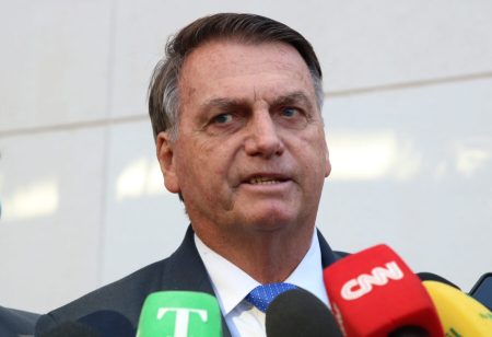 Bolsonaro é ovacionado por apoiadores de Milei em Buenos Aires