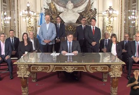 Milei convoca Congresso para votar mudança no imposto de renda em pacote adicional ao ‘megadecreto’