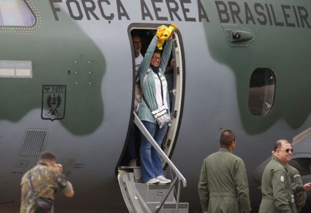 Terceiro voo de repatriação de brasileiros em Gaza decola do Rio