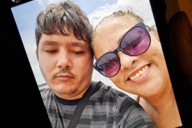 Mulher comete suicídio após tirar a vida do próprio filho autista a tiros Mulher comete suicídio após tirar a vida do próprio filho autista a tiros