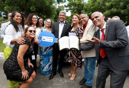 Veículos e máquinas de lavar são entregues para apoio à rede de proteção social da Bahia Veículos e máquinas de lavar são entregues para apoio à rede de proteção social da Bahia