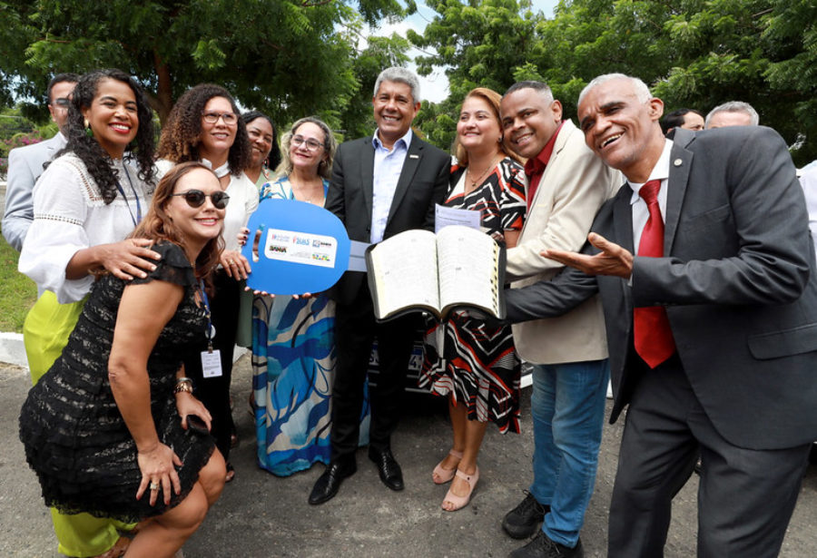 Veículos e máquinas de lavar são entregues para apoio à rede de proteção social da Bahia Veículos e máquinas de lavar são entregues para apoio à rede de proteção social da Bahia