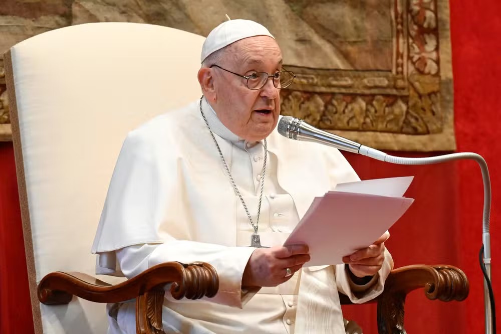 Papa Francisco pede proibição da ‘barriga de aluguel’ Papa Francisco pede proibição da ‘barriga de aluguel’