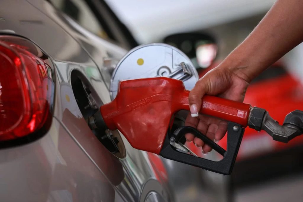 Depois de 5 semanas de queda, preço da gasolina volta a subir, diz ANP Depois de 5 semanas de queda, preço da gasolina volta a subir, diz ANP