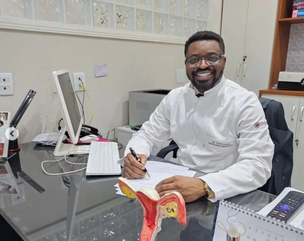 Juíza manda prender médico nigeriano por golpe milionário e fuga Juíza manda prender médico nigeriano por golpe milionário e fuga