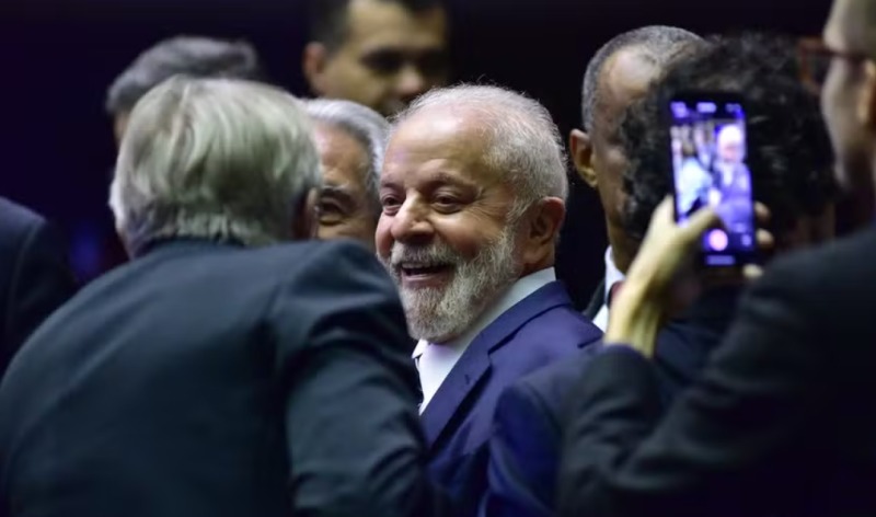 Lula vetará R$ 5,4 bilhões em emendas de comissão na sanção do Orçamento Lula vetará R$ 5,4 bilhões em emendas de comissão na sanção do Orçamento