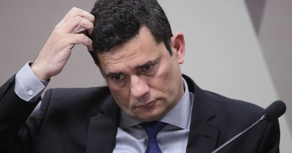 Moro expõe cerco à Lava Jato e chega isolado a julgamento que pode cassá-lo do Senado Moro expõe cerco à Lava Jato e chega isolado a julgamento que pode cassá-lo do Senado