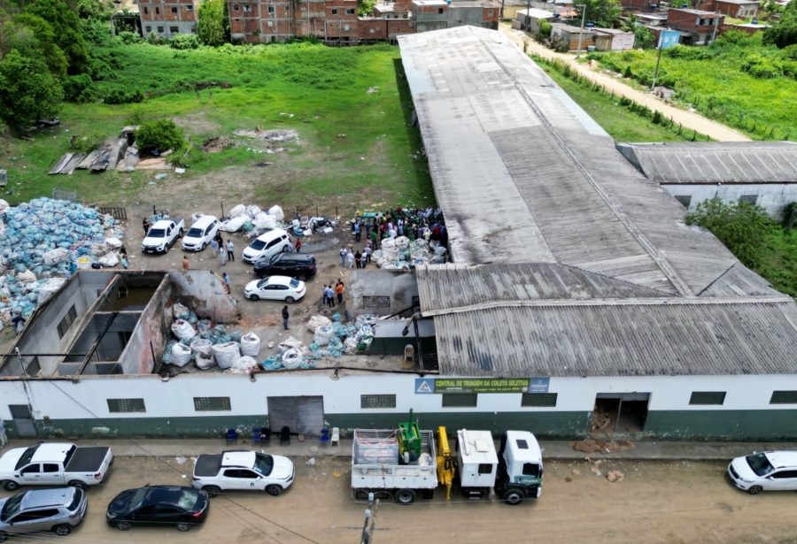 Governo do Estado entrega equipamentos para recuperação da Central de Triagem da Coleta Seletiva de Itabuna Governo do Estado entrega equipamentos para recuperação da Central de Triagem da Coleta Seletiva de Itabuna