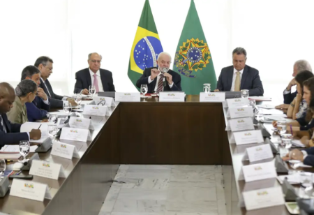 Lula defende uso do poder da máquina pública contra garimpo ilegal Lula defende uso do poder da máquina pública contra garimpo ilegal