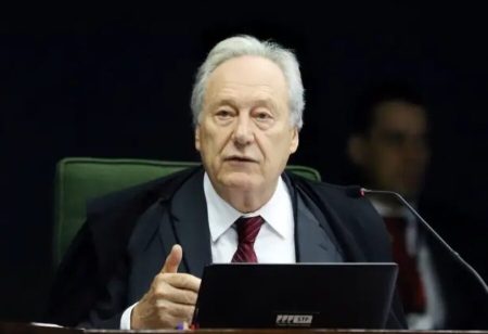 Ministros do STF são avisados de que Lewandowski substituirá Dino no Ministério da Justiça Ministros do STF são avisados de que Lewandowski substituirá Dino no Ministério da Justiça