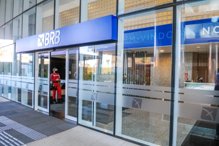 Tesoureiro de agência do BRB está sob investigação por desvio de R$ 3,5 milhões para investimento em jogos online Tesoureiro de agência do BRB está sob investigação por desvio de R$ 3,5 milhões para investimento em jogos online
