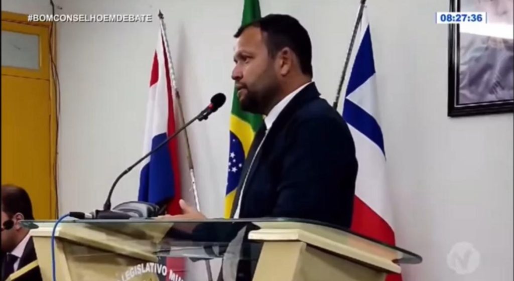 Vereador Genilson, da cidade de Cícero Dantas faz denúncia grave na ultima sessão da Câmara Vereador Genilson, da cidade de Cícero Dantas faz denúncia grave na ultima sessão da Câmara