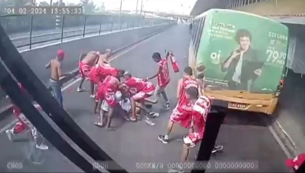 Departamento de Homicídios e Proteção à Pessoa (DHPP) divulga imagens da cena do homicídio envolvendo torcidas organizada durante jogo em Aracaju