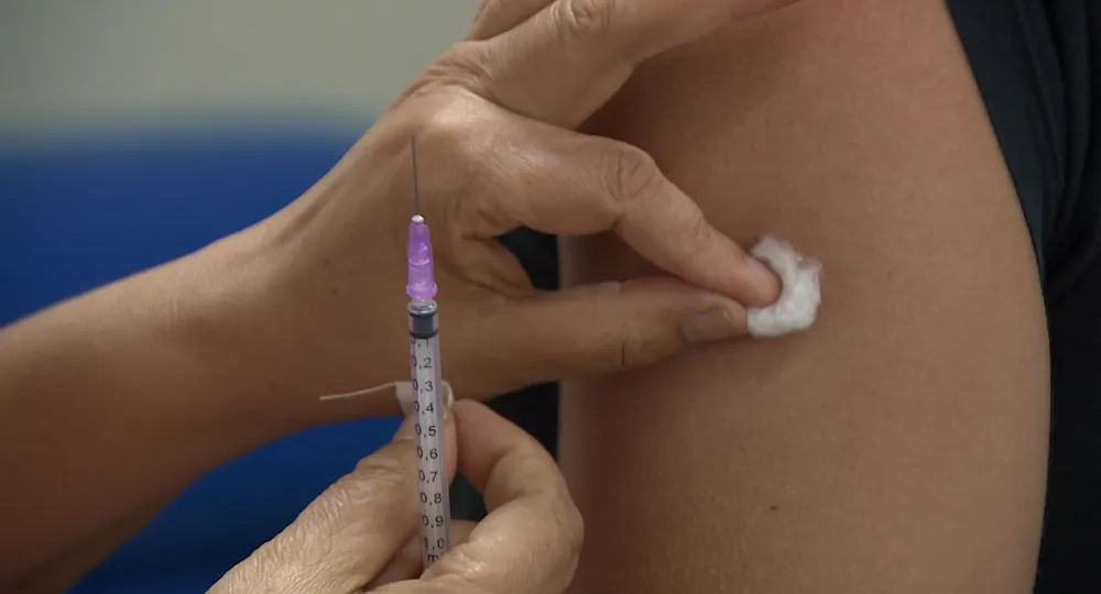 Ministério da Saúde antecipa campanha de vacinação contra a gripe para 25 de março devido ao aumento de vírus respiratórios Ministério da Saúde antecipa campanha de vacinação contra a gripe para 25 de março devido ao aumento de vírus respiratórios