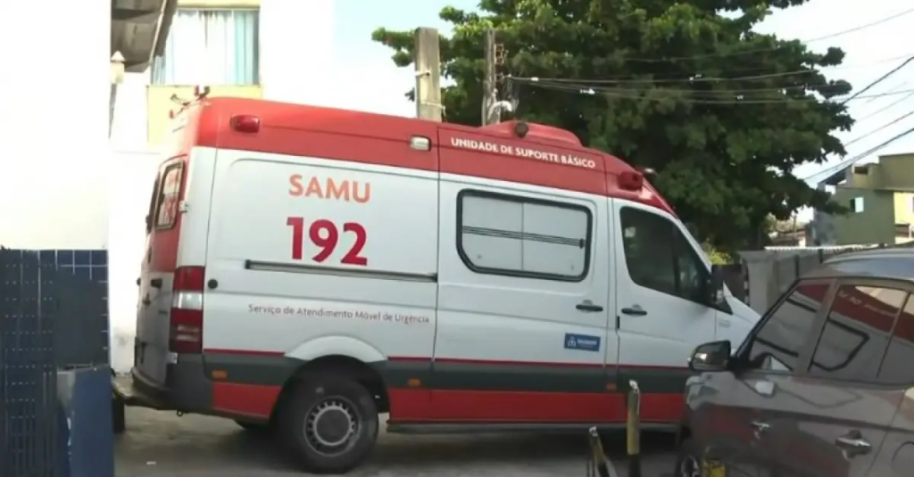 Homem armado com peixeira assalta ambulância do SAMU em Salvador e desencadeia série de crimes na região Homem armado com peixeira assalta ambulância do SAMU em Salvador e desencadeia série de crimes na região