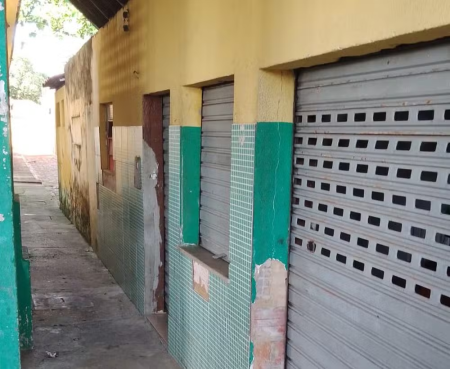 Vândalos invadem mercado municipal e levam mercadorias no Bairro Siqueira Campos em Aracaju Vândalos invadem mercado municipal e levam mercadorias no Bairro Siqueira Campos em Aracaju