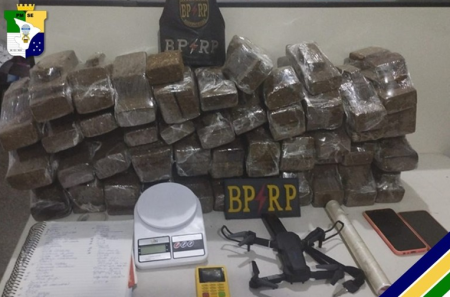 Mais de 40 tabletes de drogas são apreendidos no Conjunto Lourival Baptista, em Aracaju Mais de 40 tabletes de drogas são apreendidos no Conjunto Lourival Baptista, em Aracaju