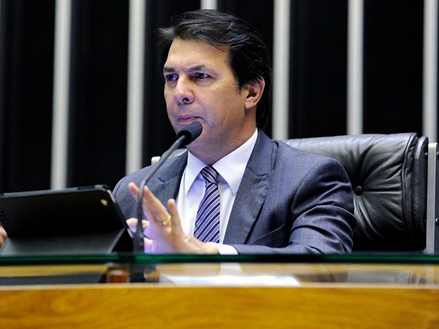 ‘Invadir propriedade privada é crime’ diz Deputado Arthur Maia ao apoiar projeto que impede benefícios a invasores de terra ‘Invadir propriedade privada é crime’ diz Deputado Arthur Maia ao apoiar projeto que impede benefícios a invasores de terra