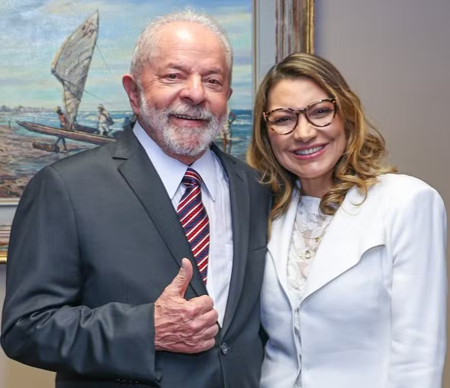 Janja, esposa do presidente Lula, reinterpreta o papel de primeira-dama: Articuladora e defensora de políticas públicas Janja, esposa do presidente Lula, reinterpreta o papel de primeira-dama: Articuladora e defensora de políticas públicas