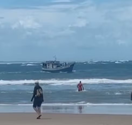 Corpo de jovem de 18 anos que se afogou na Praia dos Artistas, em Aracaju, é encontrado