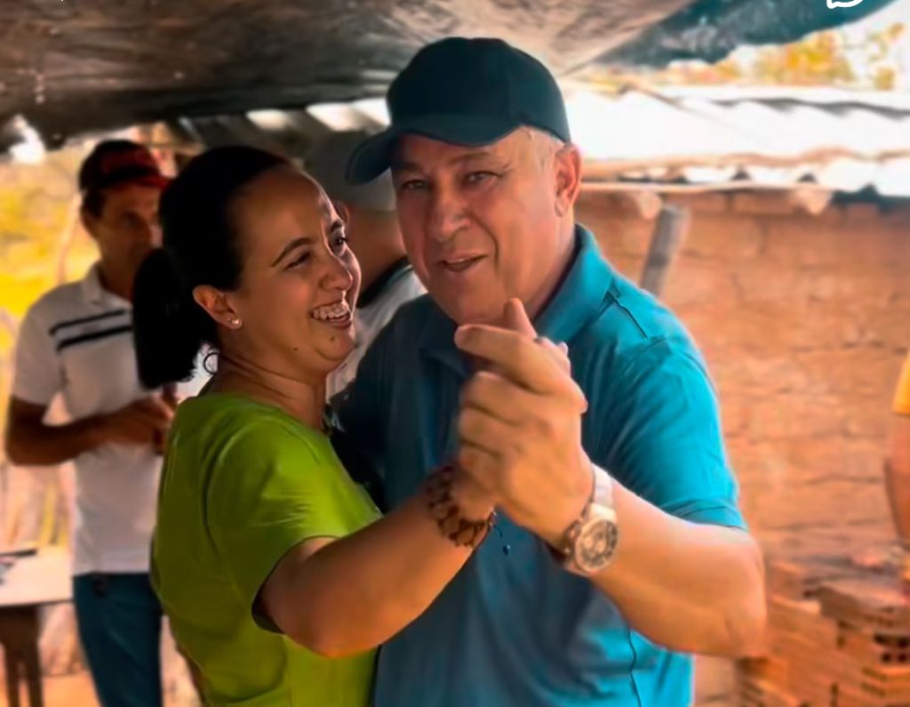 Pré-Candidato a Prefeito de Cícero Dantas, Kael, Celebra Aniversário de Renata esposa de Zito do Pão. Pré-Candidato a Prefeito de Cícero Dantas, Kael, Celebra Aniversário de Renata esposa de Zito do Pão.