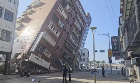 Terremoto de magnitude 7,7 causa nove mortes e mais de 800 feridos em Taiwan, com alertas de tsunami para o Japão e as Filipinas