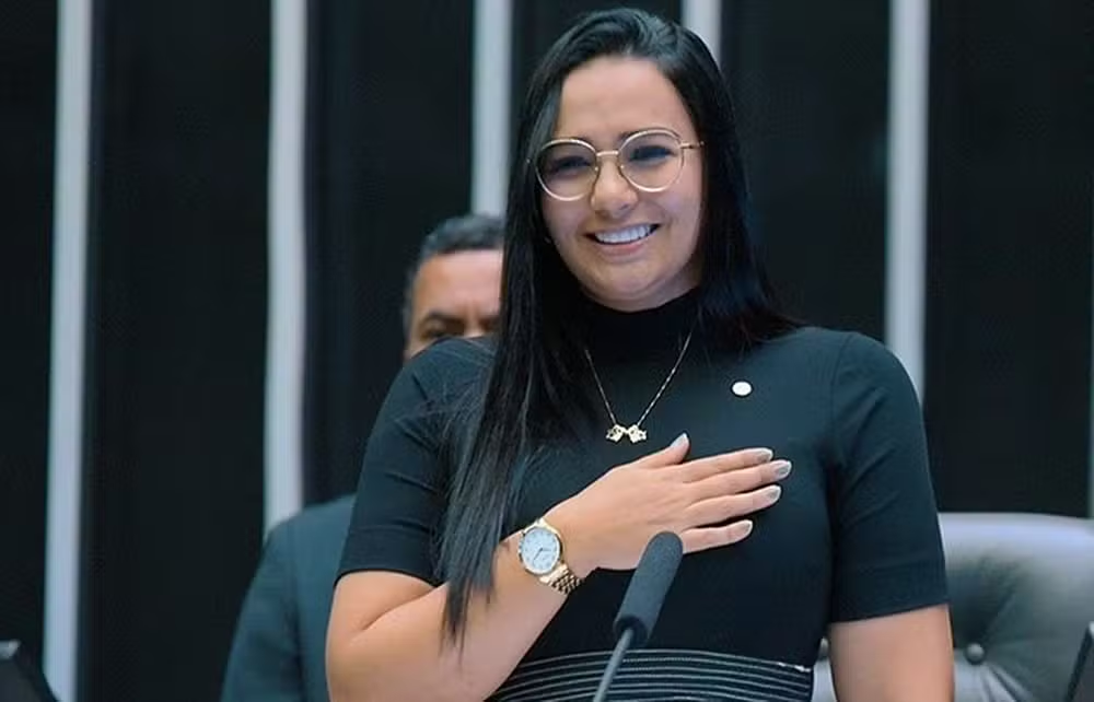 Ministro Federaliza Investigação sobre câmeras escondidas no apartamento da Deputada Dayany Bittencourt Ministro Federaliza Investigação sobre câmeras escondidas no apartamento da Deputada Dayany Bittencourt