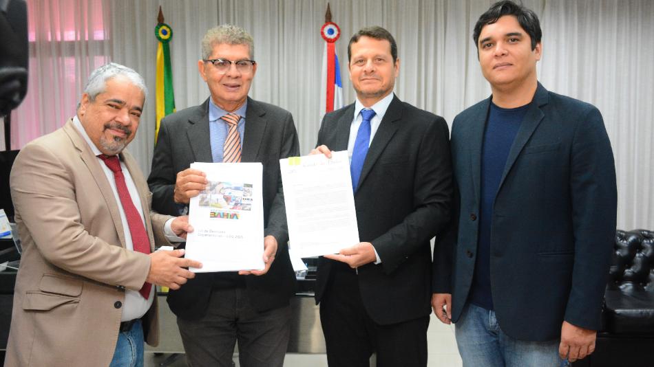 Projeto da Lei de Diretrizes Orçamentárias para 2025 é apresentado na AL-BA com previsão de receita de R$ 63,9 bilhões Projeto da Lei de Diretrizes Orçamentárias para 2025 é apresentado na AL-BA com previsão de receita de R$ 63,9 bilhões