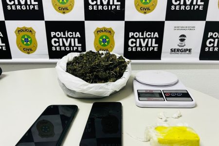 Dois irmãos são presos por tráfico de drogas em residência entre Telha e Propriá Dois irmãos são presos por tráfico de drogas em residência entre Telha e Propriá