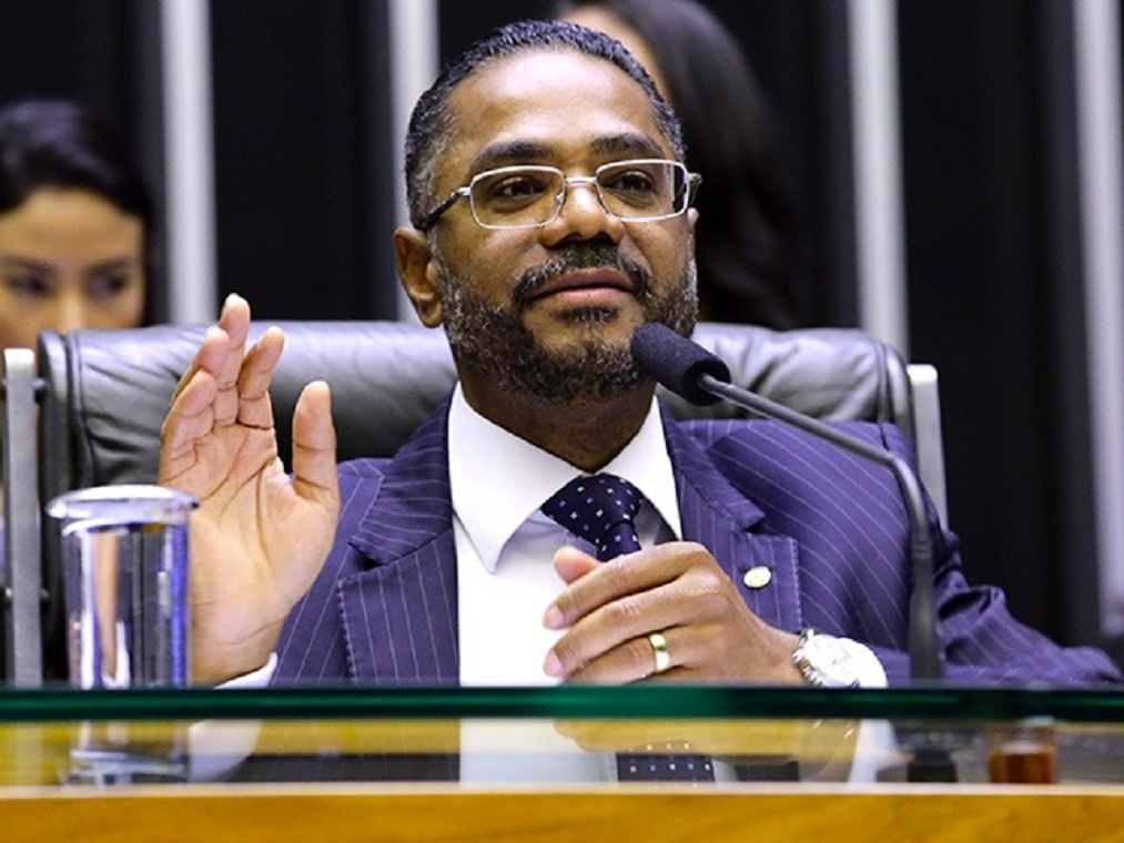 Tensão na sucessão de Arthur Lira: Deputado identifica apenas dois candidatos com chances reais, dentre eles Marcio Marinho como mais viável Tensão na sucessão de Arthur Lira: Deputado identifica apenas dois candidatos com chances reais, dentre eles Marcio Marinho como mais viável