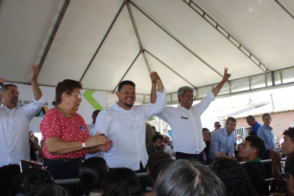 Deputada Estadual Fátima Nunes prestigia evento de inaugurações em Fátima, Bahia Deputada Estadual Fátima Nunes prestigia evento de inaugurações em Fátima, Bahia