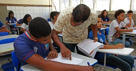 Governo da Bahia deposita abono extraordinário dos precatórios para professores da rede estadual