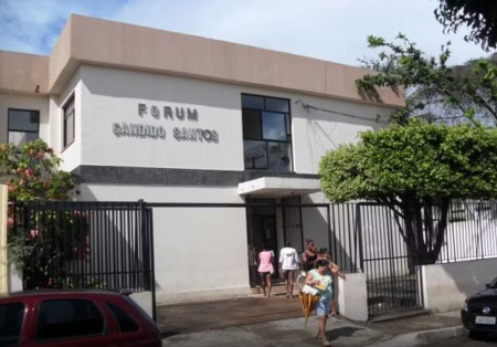 Homem é preso por ameaçar juíza com cabo de vassoura em audiência e tentar invadir gabinete no fórum de São Sebastião do Passé