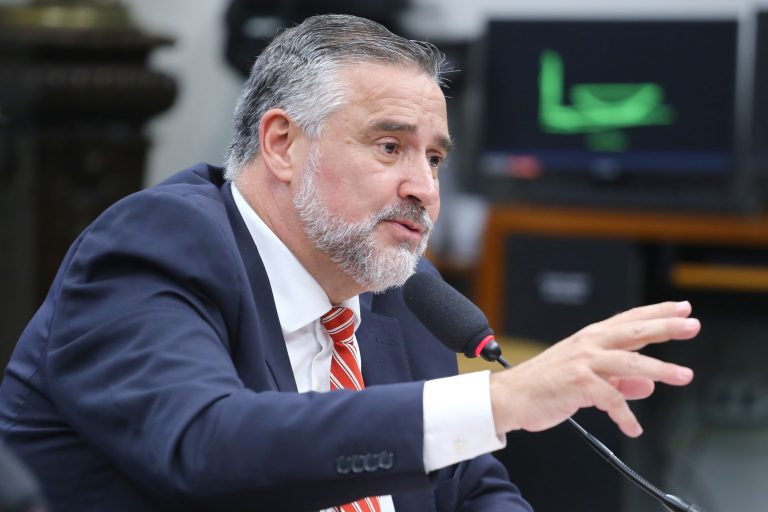 Cúpula petista prevê que Paulo Pimenta não retornará à Secom após assumir ministério no Rio Grande do Sul Cúpula petista prevê que Paulo Pimenta não retornará à Secom após assumir ministério no Rio Grande do Sul