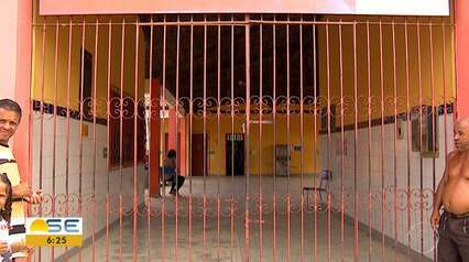 Falta de água deixa dezenas de escolas sem aula em Nossa Senhora do Socorro por cerca de 60 dias, segundo a Secretaria de Educação Falta de água deixa dezenas de escolas sem aula em Nossa Senhora do Socorro por cerca de 60 dias, segundo a Secretaria de Educação