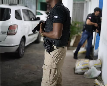 Traficante de exploração sexual é capturado em casa noturna de Salvador; adolescente resgatada Traficante de exploração sexual é capturado em casa noturna de Salvador; adolescente resgatada