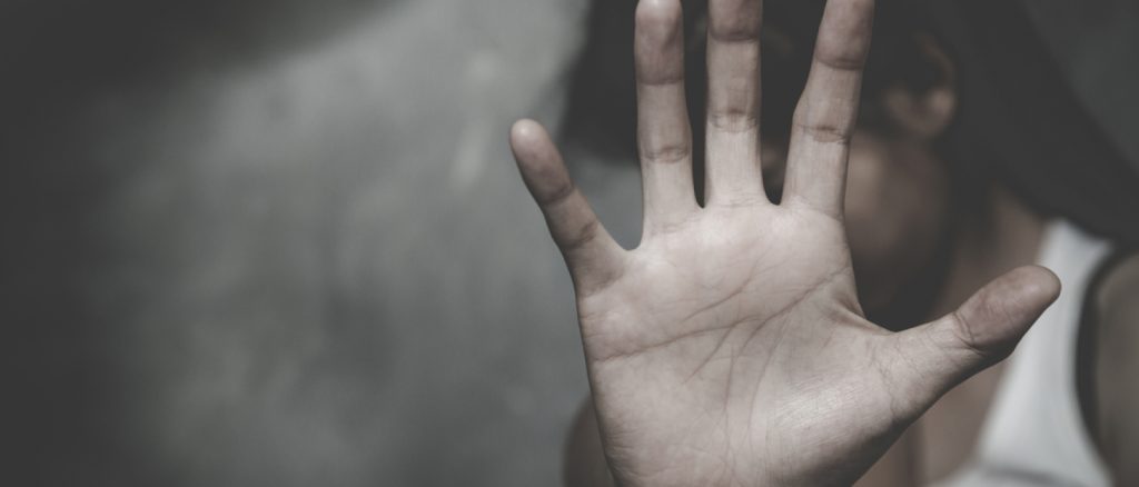 Mulher estuprada que realizar aborto pode ter pena maior que estuprador, prevê projeto Mulher estuprada que realizar aborto pode ter pena maior que estuprador, prevê projeto