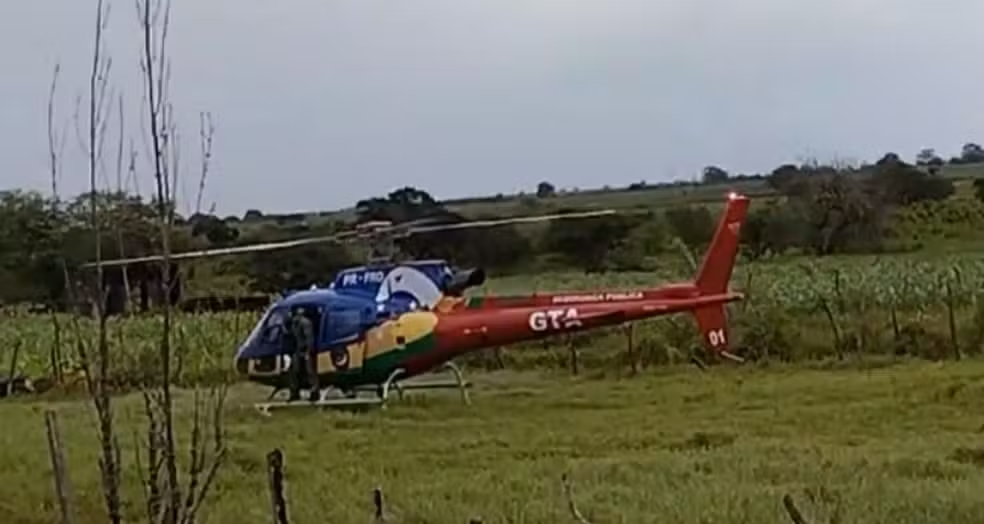 Motociclista morre após colisão com micro-ônibus em Feira Nova Motociclista morre após colisão com micro-ônibus em Feira Nova