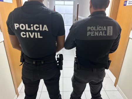 Operação da polícia civil conjunta deflagra a operação Dike e prende policial penal que entrava com entorpecentes e celulares no Conjunto Penal de Paulo Afonso Operação da polícia civil conjunta deflagra a operação Dike e prende policial penal que entrava com entorpecentes e celulares no Conjunto Penal de Paulo Afonso