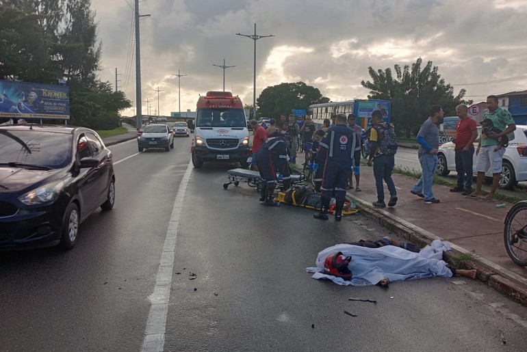 Colisão frontal resulta em morte de motociclista e ferido grave no Orlando Dantas em Aracaju Colisão frontal resulta em morte de motociclista e ferido grave no Orlando Dantas em Aracaju