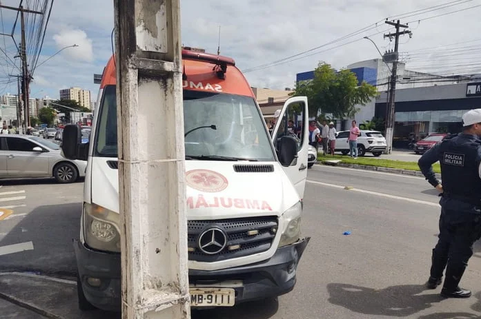 Homem causa tumulto no Detran de Aracaju e sequestra ambulância do Samu Homem causa tumulto no Detran de Aracaju e sequestra ambulância do Samu