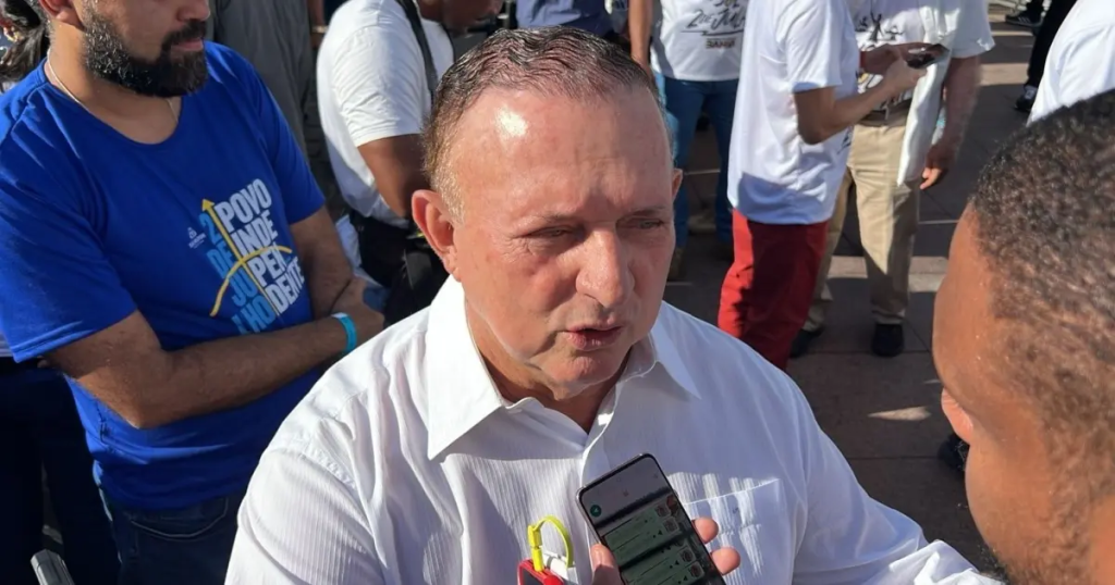 Deputado Adolfo Menezes discute articulações políticas na cerimônia de celebração do 2 de Julho, sobre possível reeleição na AL-BA Deputado Adolfo Menezes discute articulações políticas na cerimônia de celebração do 2 de Julho, sobre possível reeleição na AL-BA