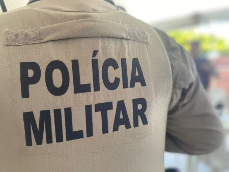 Homem morre após roubar arma de policial militar e trocar tiros na feira de santana Homem morre após roubar arma de policial militar e trocar tiros na feira de santana