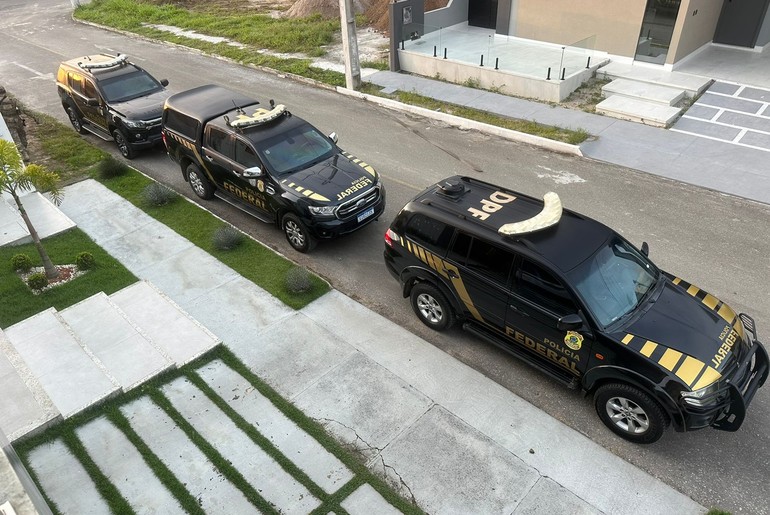 Polícia Federal e Militar cumprem mandados contra quadrilha de receptação de cargas em Cristinápolis e Itabaiana Polícia Federal e Militar cumprem mandados contra quadrilha de receptação de cargas em Cristinápolis e Itabaiana