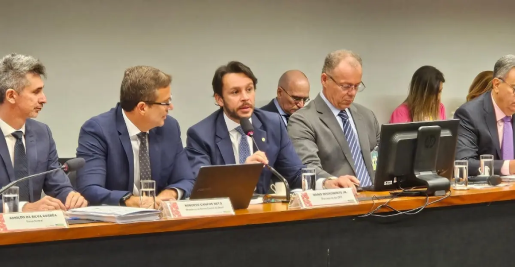 Parlamentares criticam STF por suspensão de “emendas Pix” em audiência com presidente do Banco Central Parlamentares criticam STF por suspensão de “emendas Pix” em audiência com presidente do Banco Central