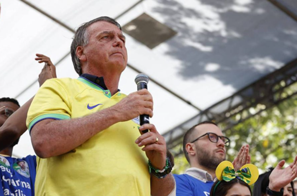 Bolsonaro, inelegível até 2030, se consolida como cabo eleitoral disputado nas campanhas de 2024 Bolsonaro, inelegível até 2030, se consolida como cabo eleitoral disputado nas campanhas de 2024