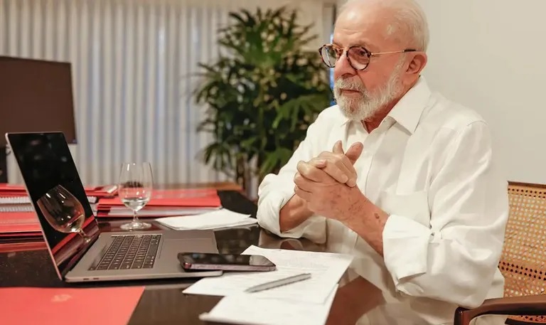 Após acidente doméstico, Lula retorna a compromissos e passa por novos exames em Brasília Após acidente doméstico, Lula retorna a compromissos e passa por novos exames em Brasília
