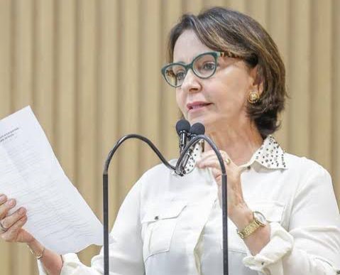 Emília Corrêa critica falta de transparência após suspensão judicial da licitação do transporte público de Aracaju Emília Corrêa critica falta de transparência após suspensão judicial da licitação do transporte público de Aracaju