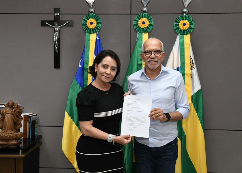 PREFEITA ELEITA EMÍLIA CORRÊA FORMALIZA EQUIPE DE TRANSIÇÃO PARA INÍCIO DOS TRABALHOS EM ARACAJU PREFEITA ELEITA EMÍLIA CORRÊA FORMALIZA EQUIPE DE TRANSIÇÃO PARA INÍCIO DOS TRABALHOS EM ARACAJU