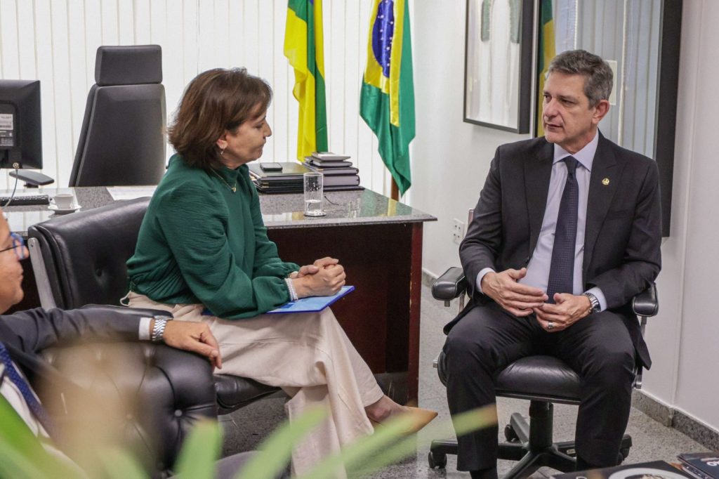 EMILIA E RICARDO VISITAM TODOS GABINETES PARLAMENTARES EM BRASÍLIA E APRESENTAM DEMANDAS DE ARACAJU EMILIA E RICARDO VISITAM TODOS GABINETES PARLAMENTARES EM BRASÍLIA E APRESENTAM DEMANDAS DE ARACAJU
